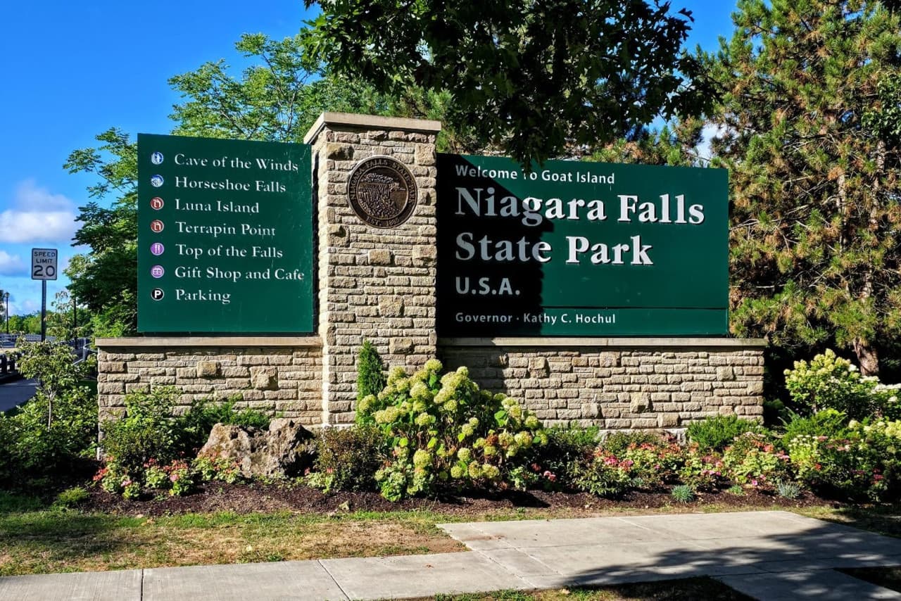 Niagara Falls USA Sightseeing Tour + All-Inclusive Meal - image 7