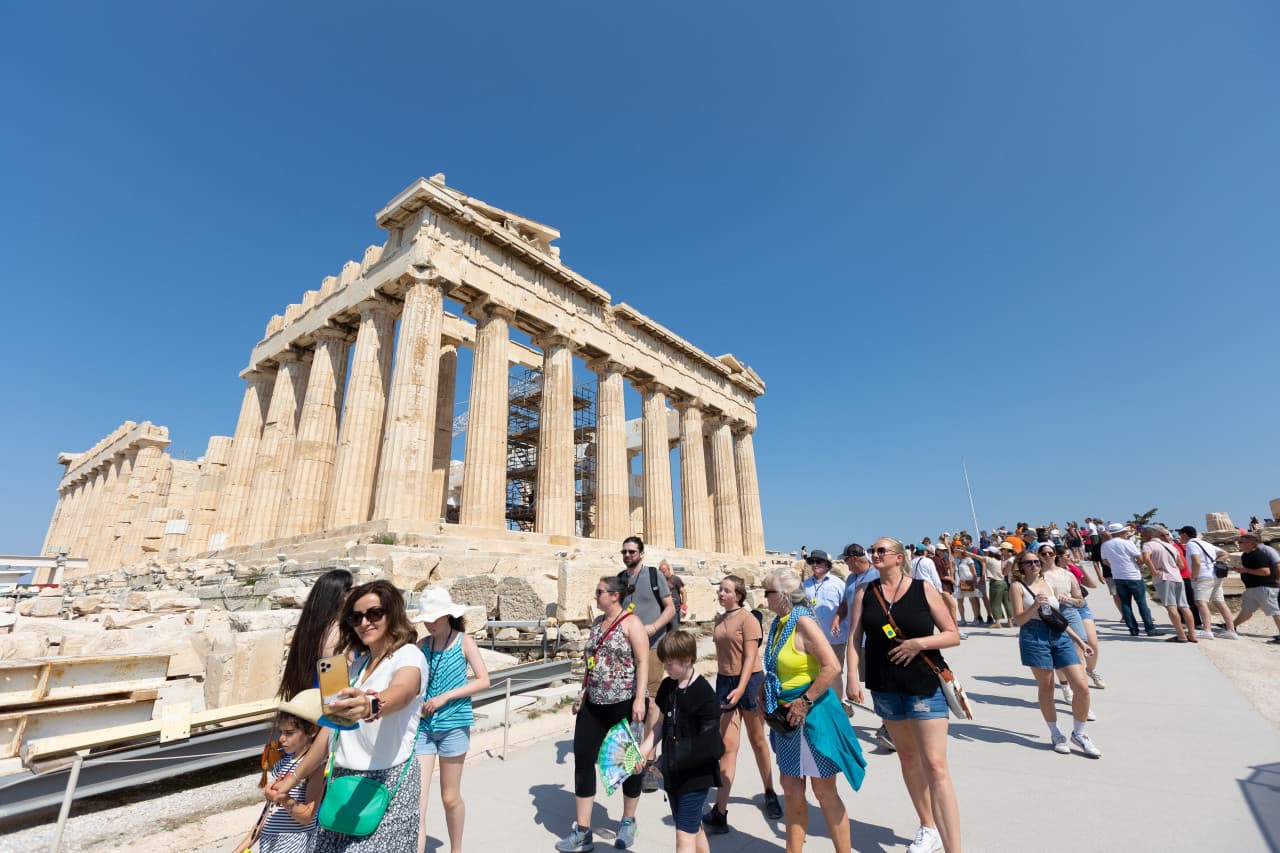 Acropolis and Acropolis Museum Morning Walking Tour - image 2
