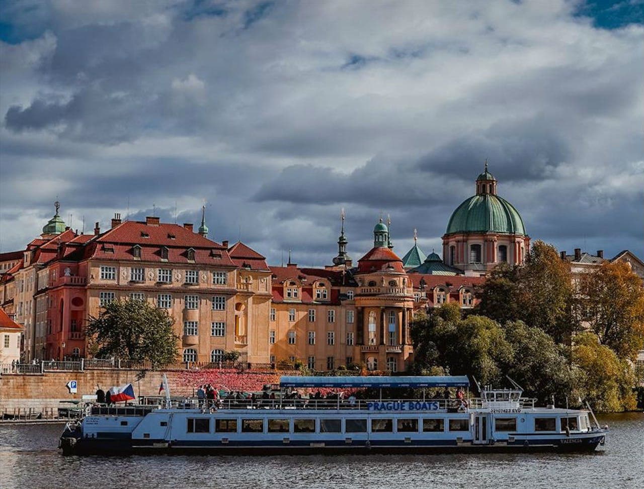 Crucero por el río Moldava en Praga - imagen 6
