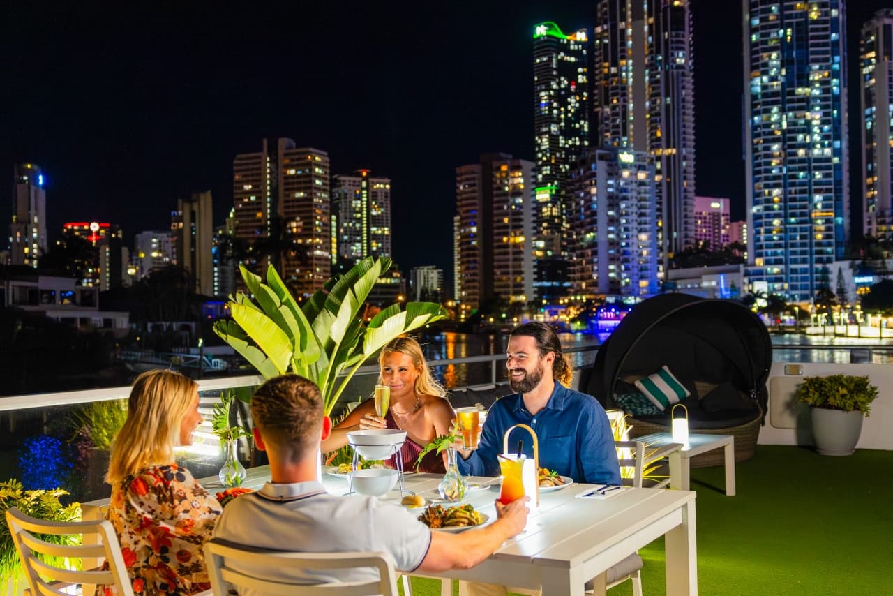 Cena buffet con crucero por Gold Coast a bordo de Sea World Cruises - imagen principal