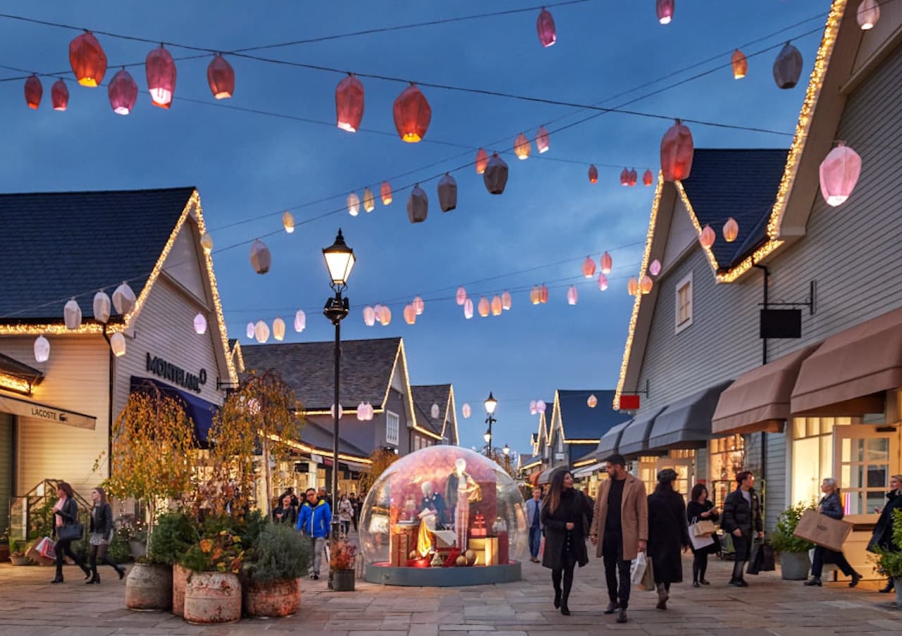 Bicester Village Shopping with Round Trip Rail Transfers from London - image 7