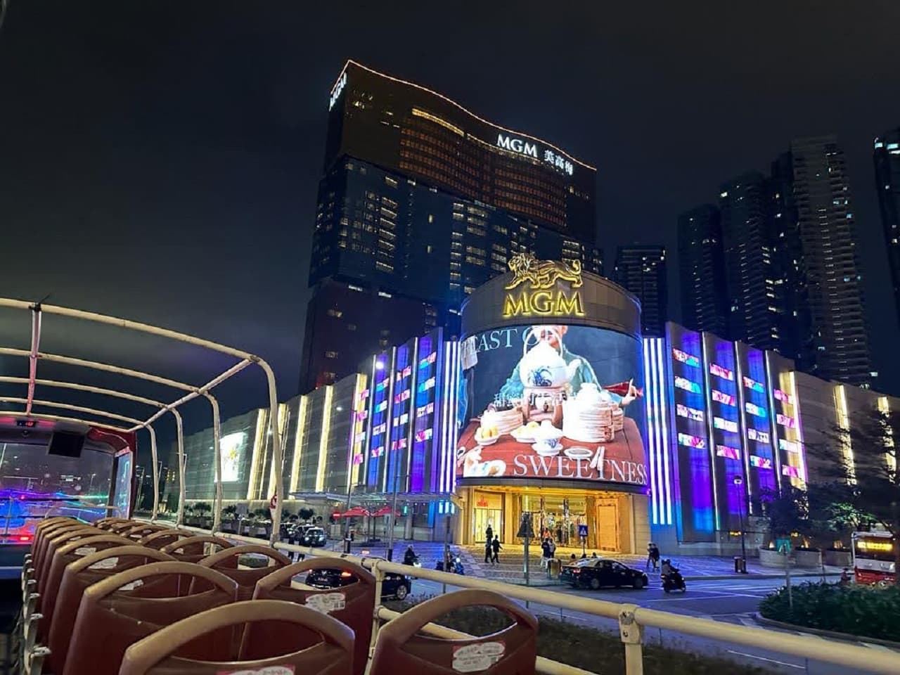 Macau Open Top Bus Tour - image 14