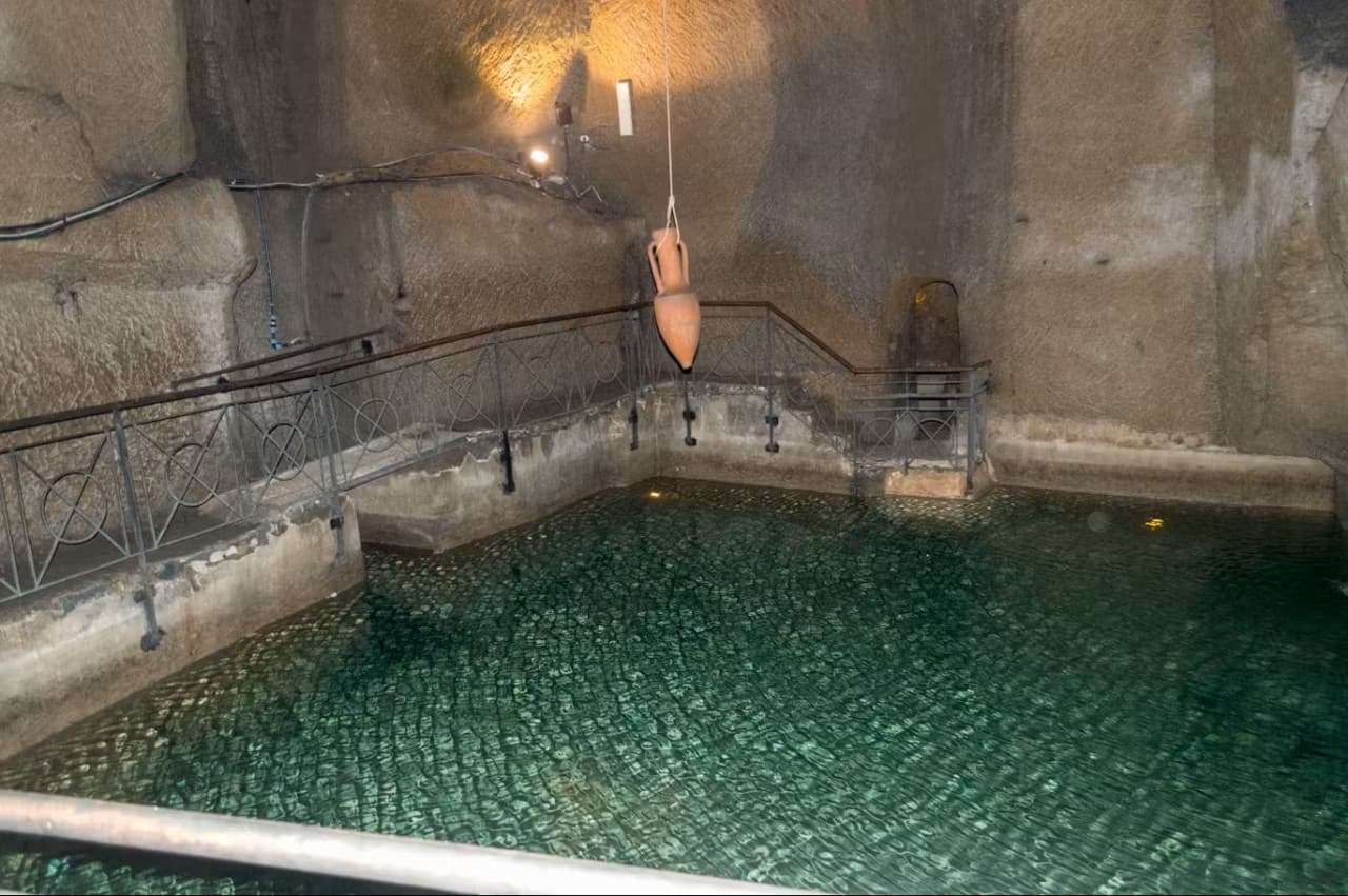 Naples Underground Guided Tour - image 3