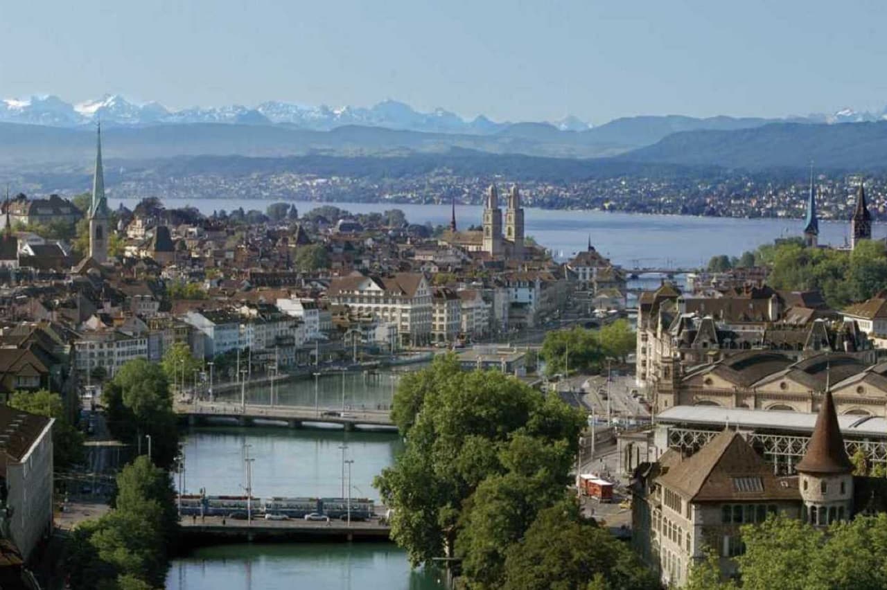 Zurich City Tour with Ferry and Felsenegg Cable Car - image 2