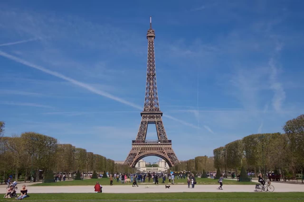 Eiffel Tower Reserved Access Tickets with Optional Summit - image 25