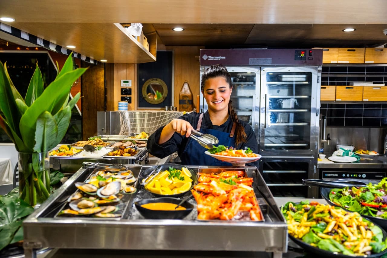 Cena buffet con crucero por Gold Coast a bordo de Sea World Cruises - imagen 8