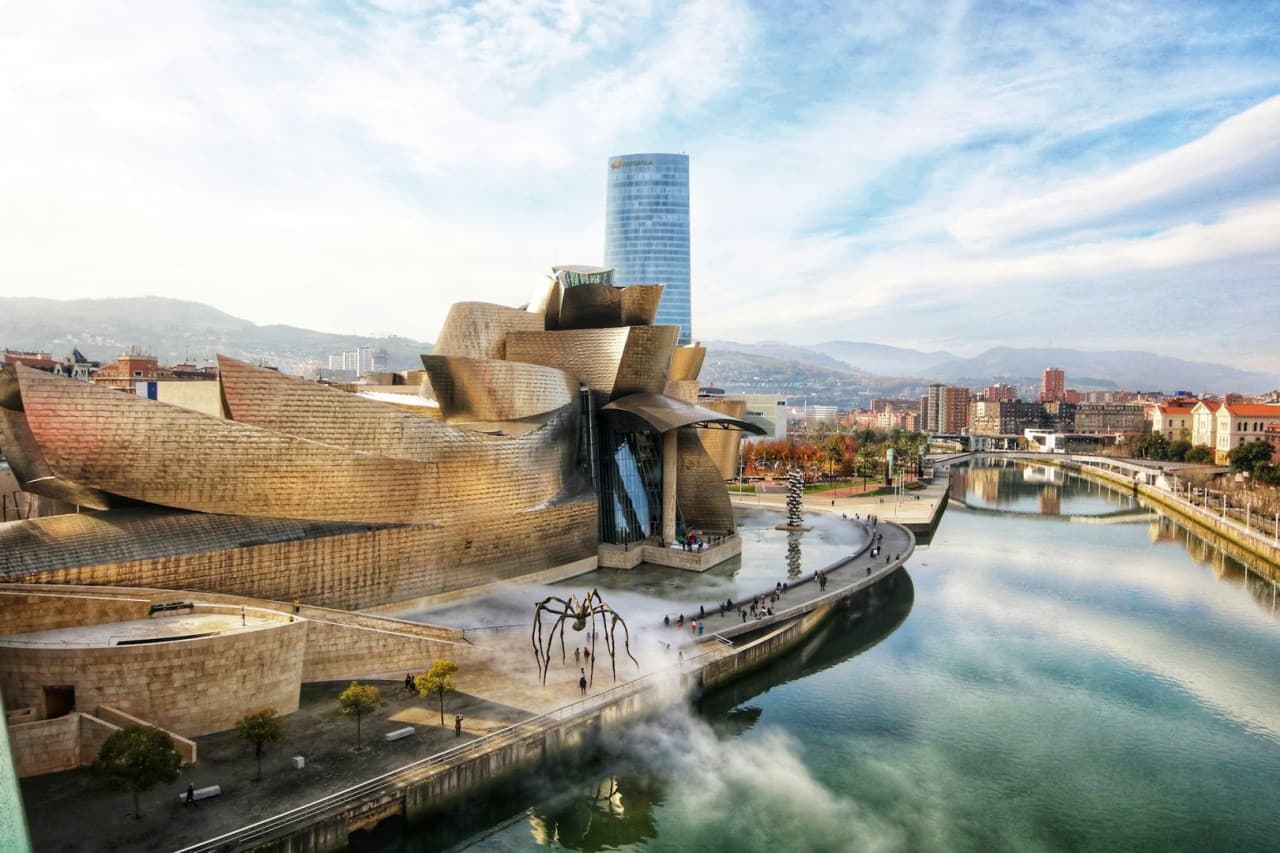 Guggenheim Museum Bilbao Ticket with Artistic City Self-Guided Audio Tour - image 4