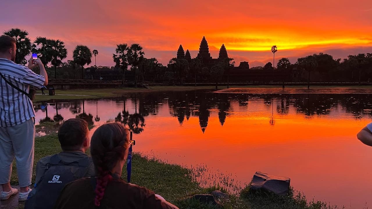 Angkor Cycling Tour - image 2