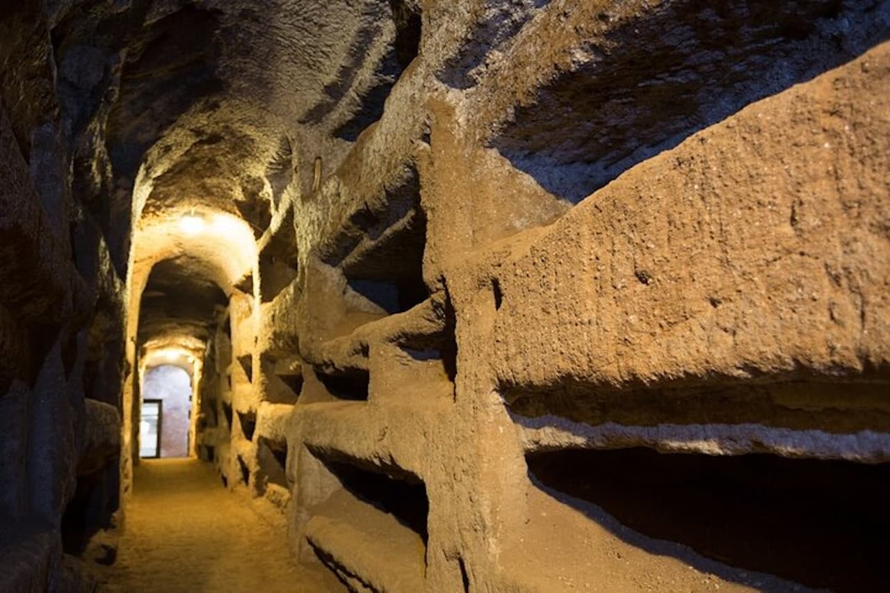 Rome Underground Tour: Capuchin Crypts, Christian Catacombs, Basilica of San Martino ai Monti - image 10