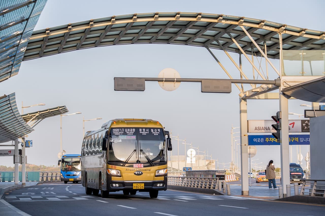 Airport Limousine Bus Transfers from Incheon International Airport to Seoul - main image