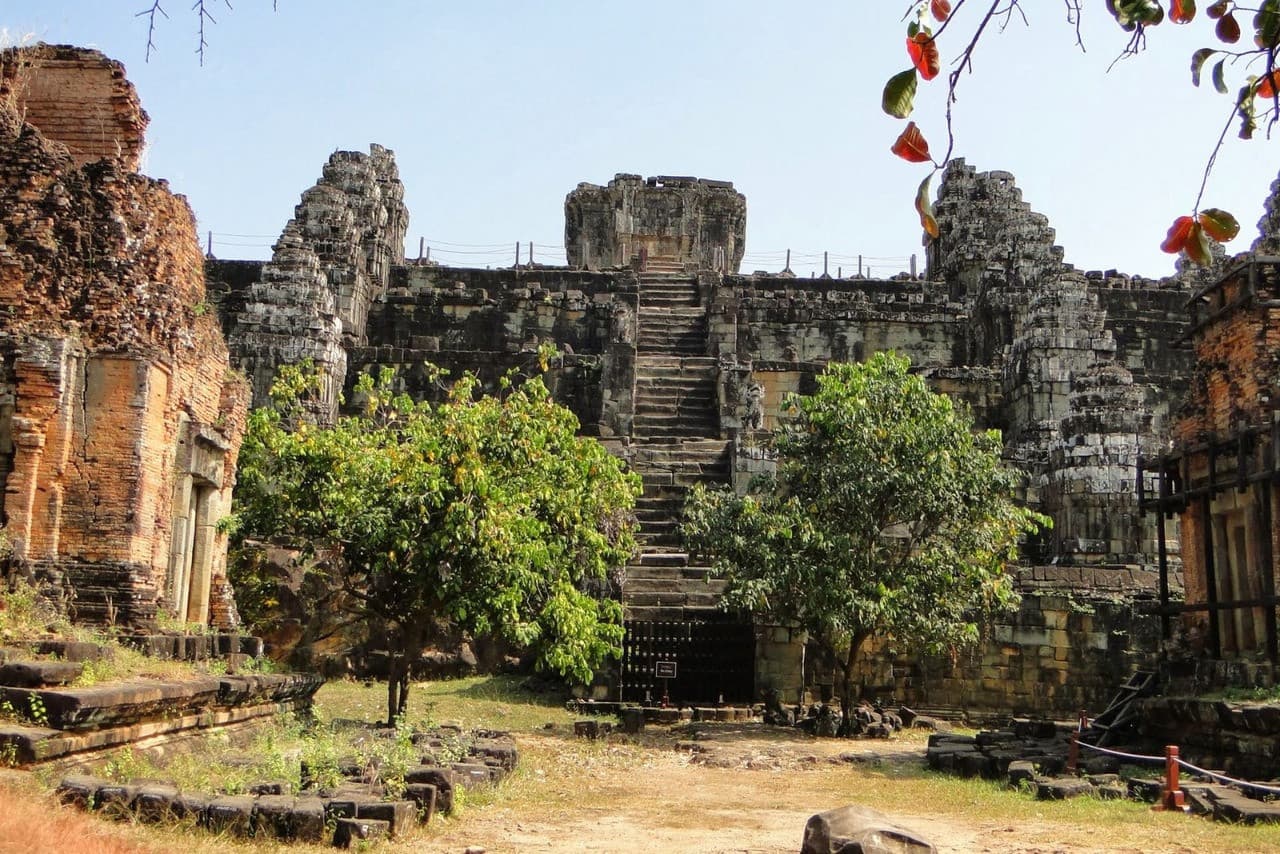 Beng Mealea, Banteay Srei, Banteay Samre, and Phnom Bakheng Tour - image 5