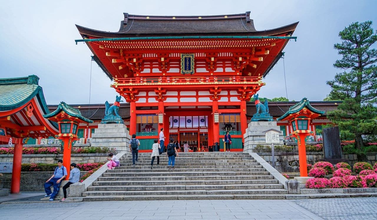 Kyoto Full-Day Tour: Nijo Castle, Kinkaku-ji,  Fushimi Inari Taisha, Kiyomizu-dera Temple - image 2