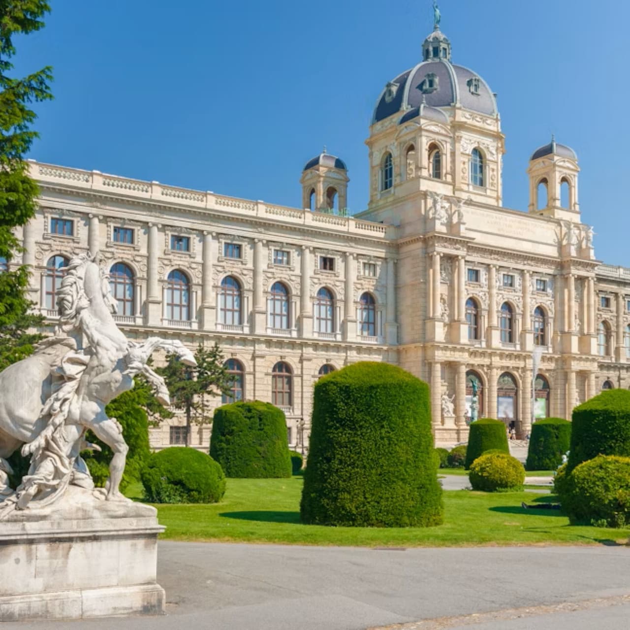 Imperial Treasury at the Hofburg Palace - image 5