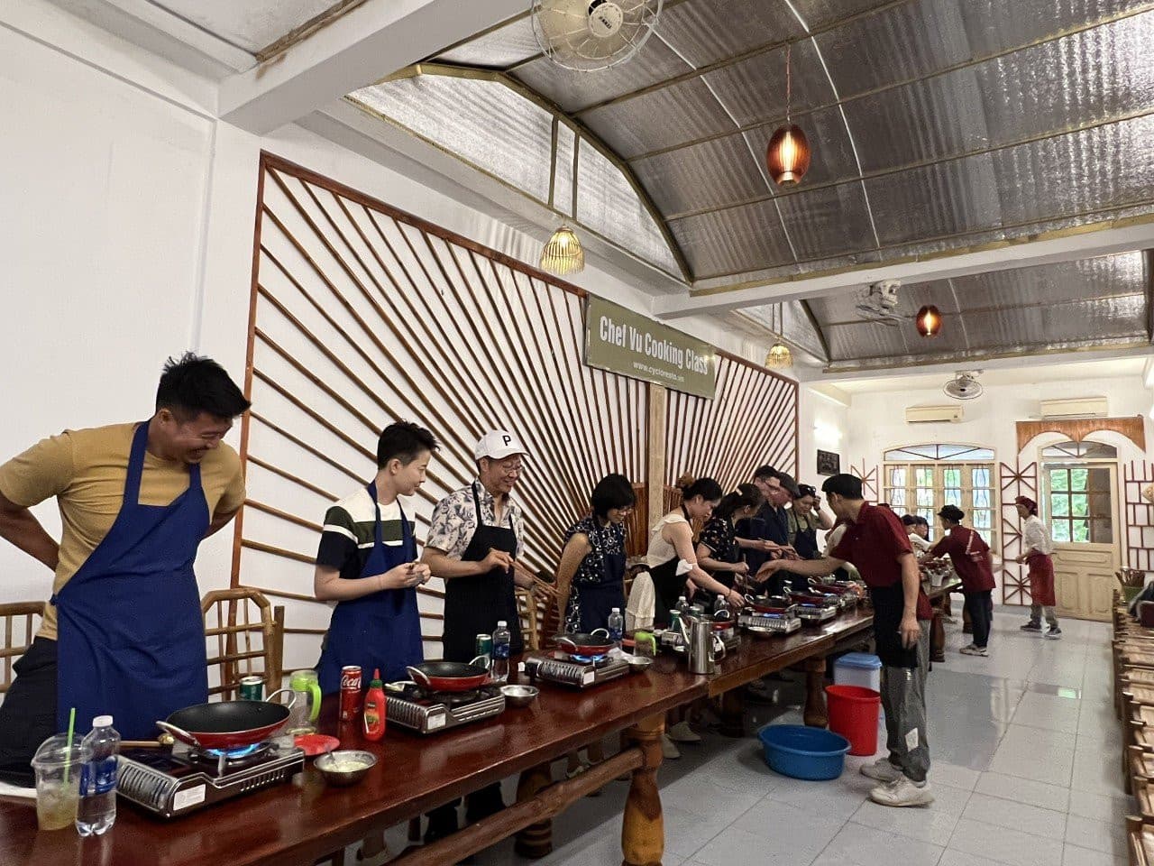 Chef Vu Cooking Class with Market Tour and Cyclo Ride - 이미지 5