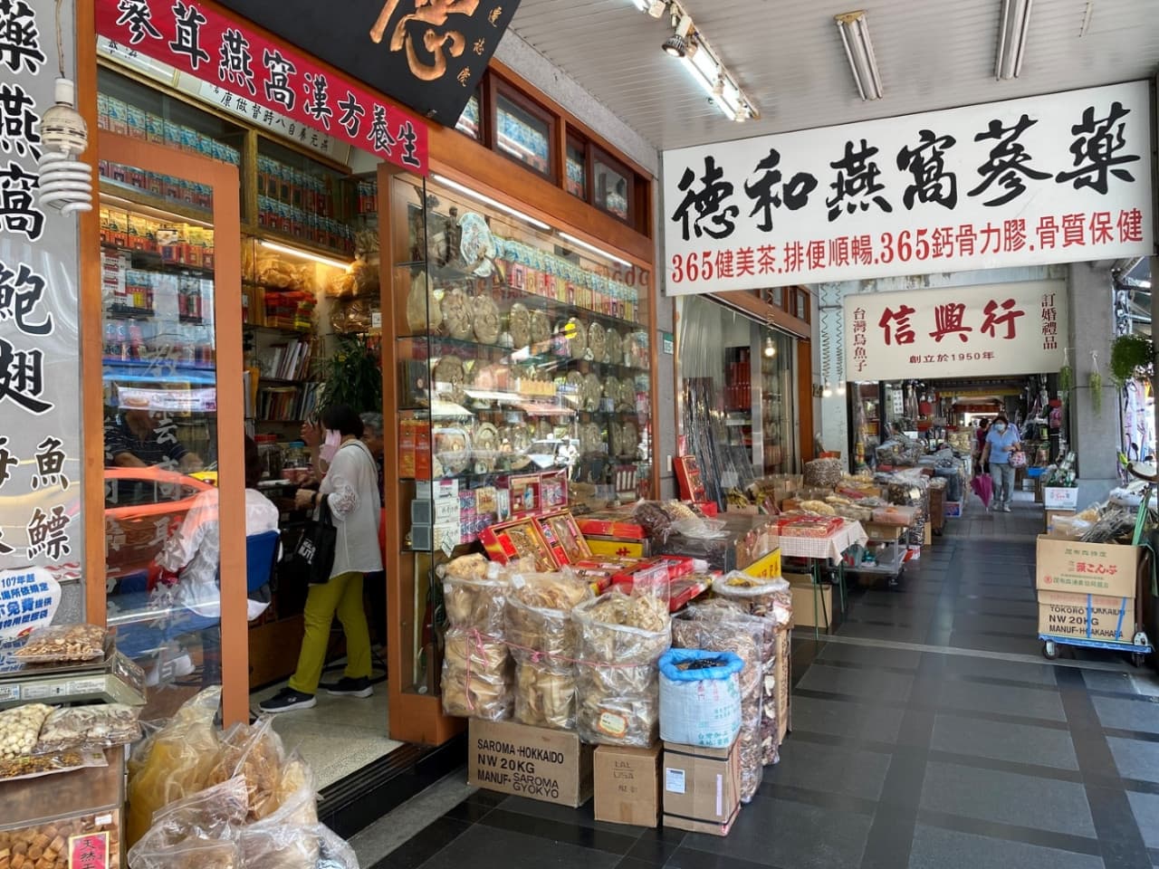 Classic Taipei Landmarks Full-Day Tour: National Palace Museum, Chiang Kai-shek Memorial Hall - image 11