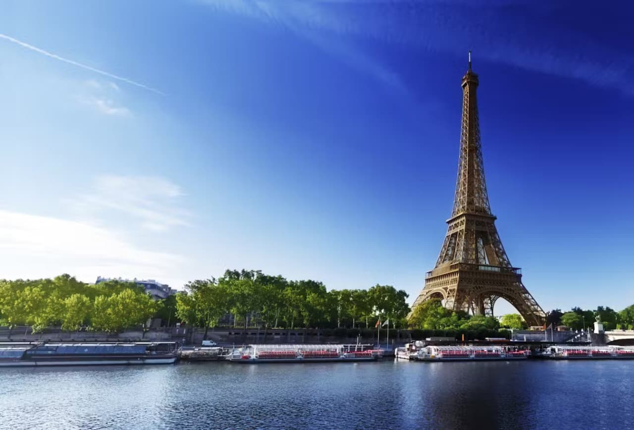 Eiffel Tower Dining Experience at Madame Brasserie Restaurant - image 12