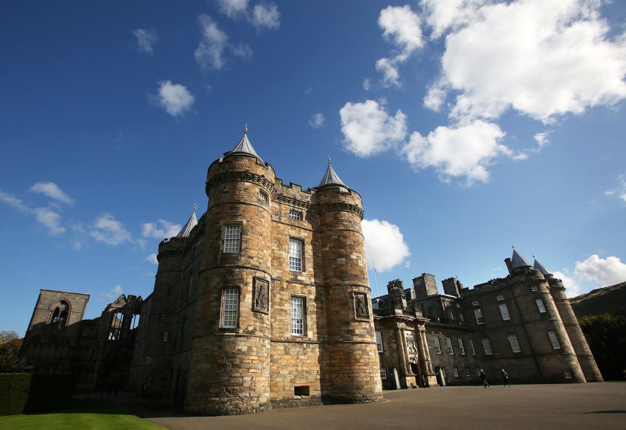 Entrada al Palacio de Holyroodhouse - imagen 2