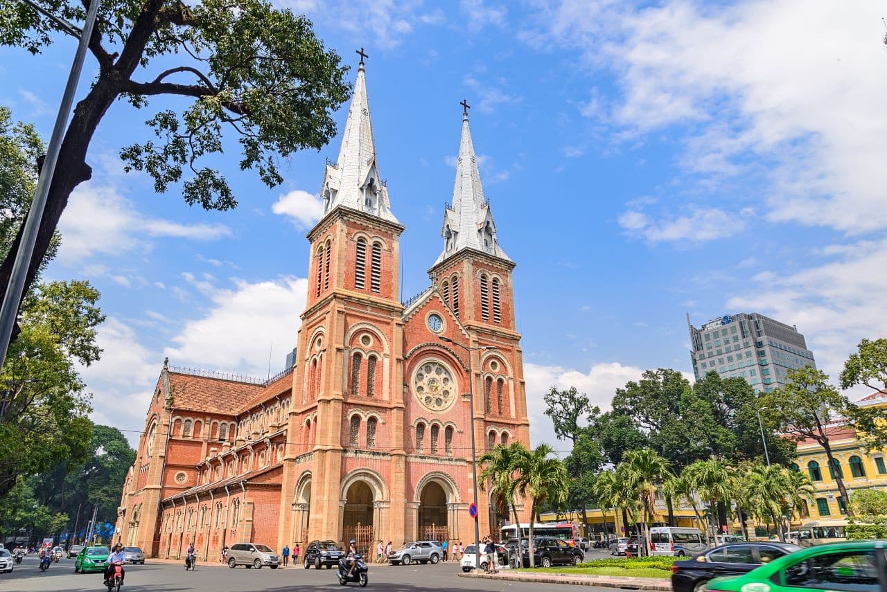 Tour de medio día por la ciudad de Ho Chi Minh: Palacio de la Independencia, catedral de Notre Dame, pagoda Thien Hau - imagen 8