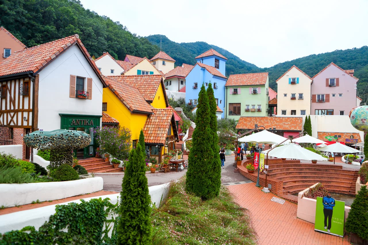 Nami Island, Petite France, and Italian Village Tour from Seoul - 이미지 4