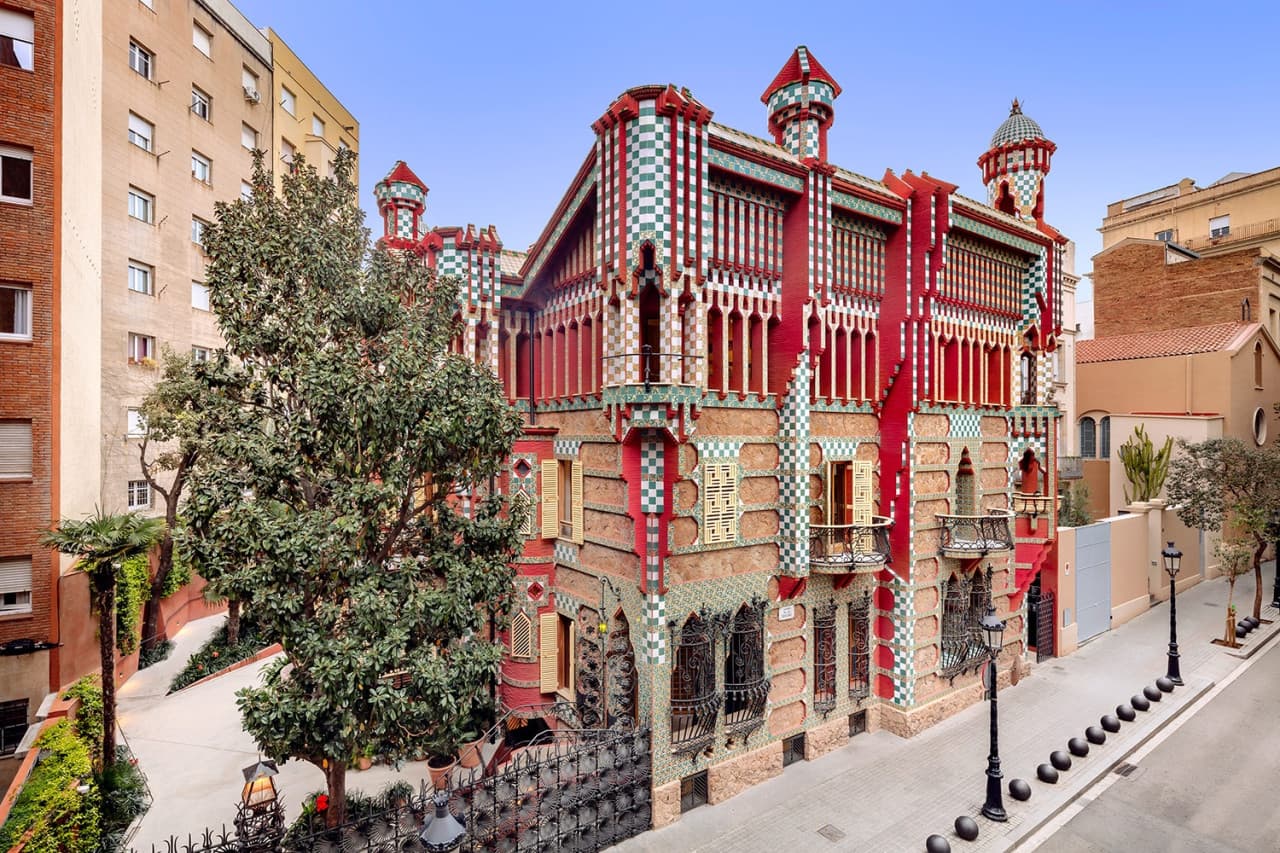 Barcelona Highlights: Sagrada Familia and Gaudi Houses Guided Tour in English, Mandarin, Korean - image 6