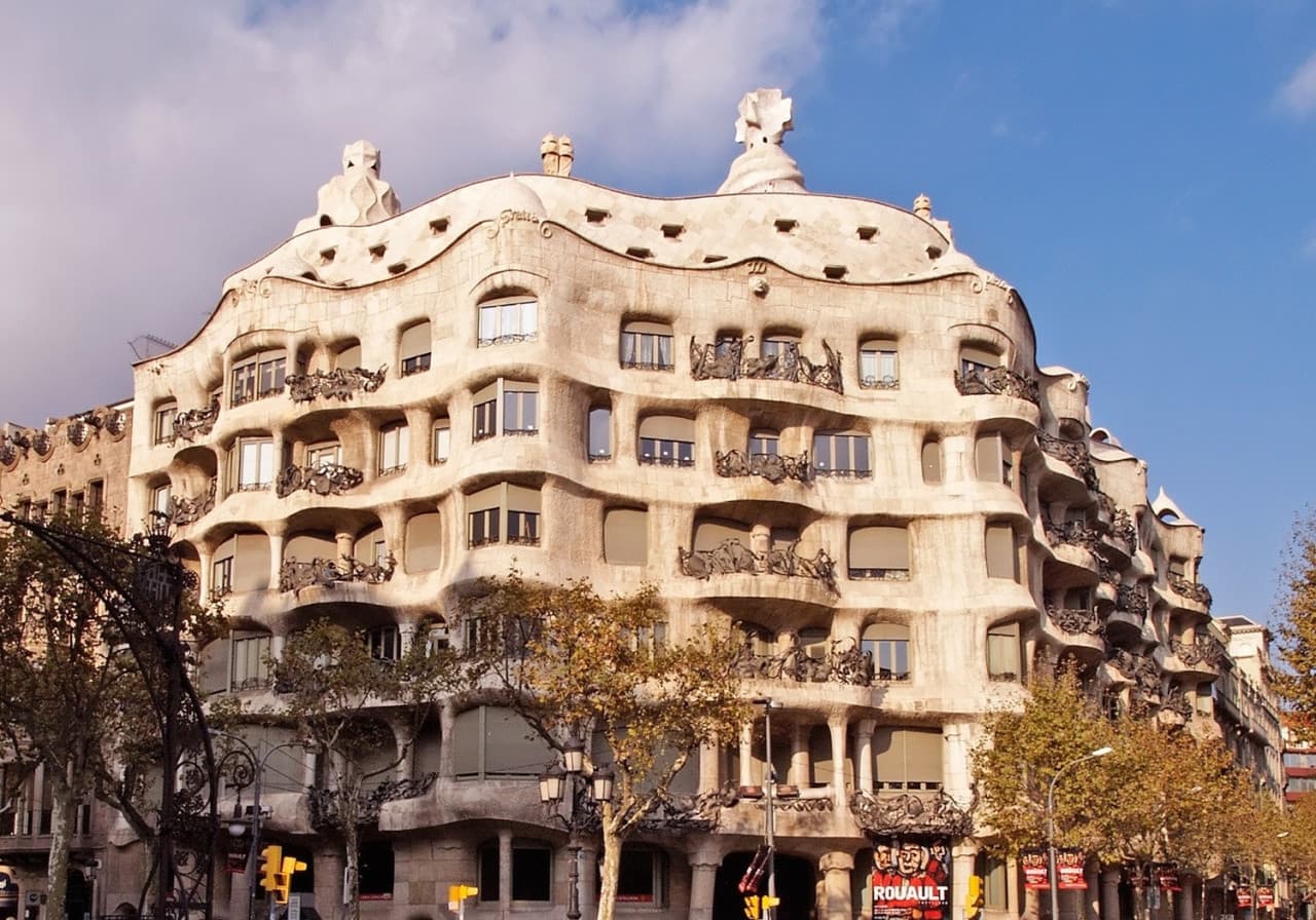 Barcelona Walking Tour with High-Speed Train Transfer from Madrid - image 4