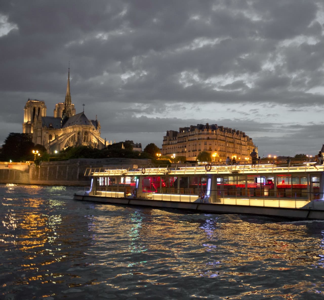 Seine River Cruise by Bateaux Parisiens – Departing from the Eiffel Tower - image 7