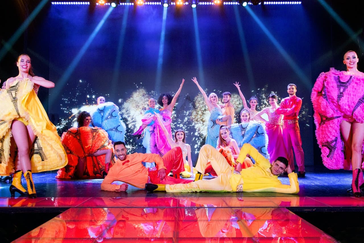 Paradis Latin Cabaret Night Show - image 4