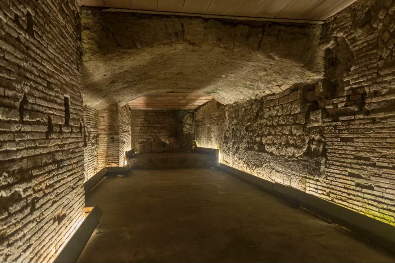 Naples Underground Guided Tour - image 4