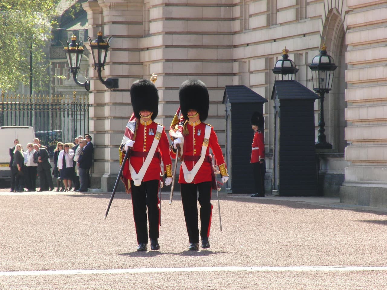 Full Day London with Changing of the Guard and Thames River Cruise - image 9