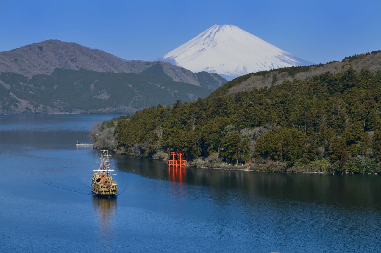 Hakone Sightseeing Cruise - image 2
