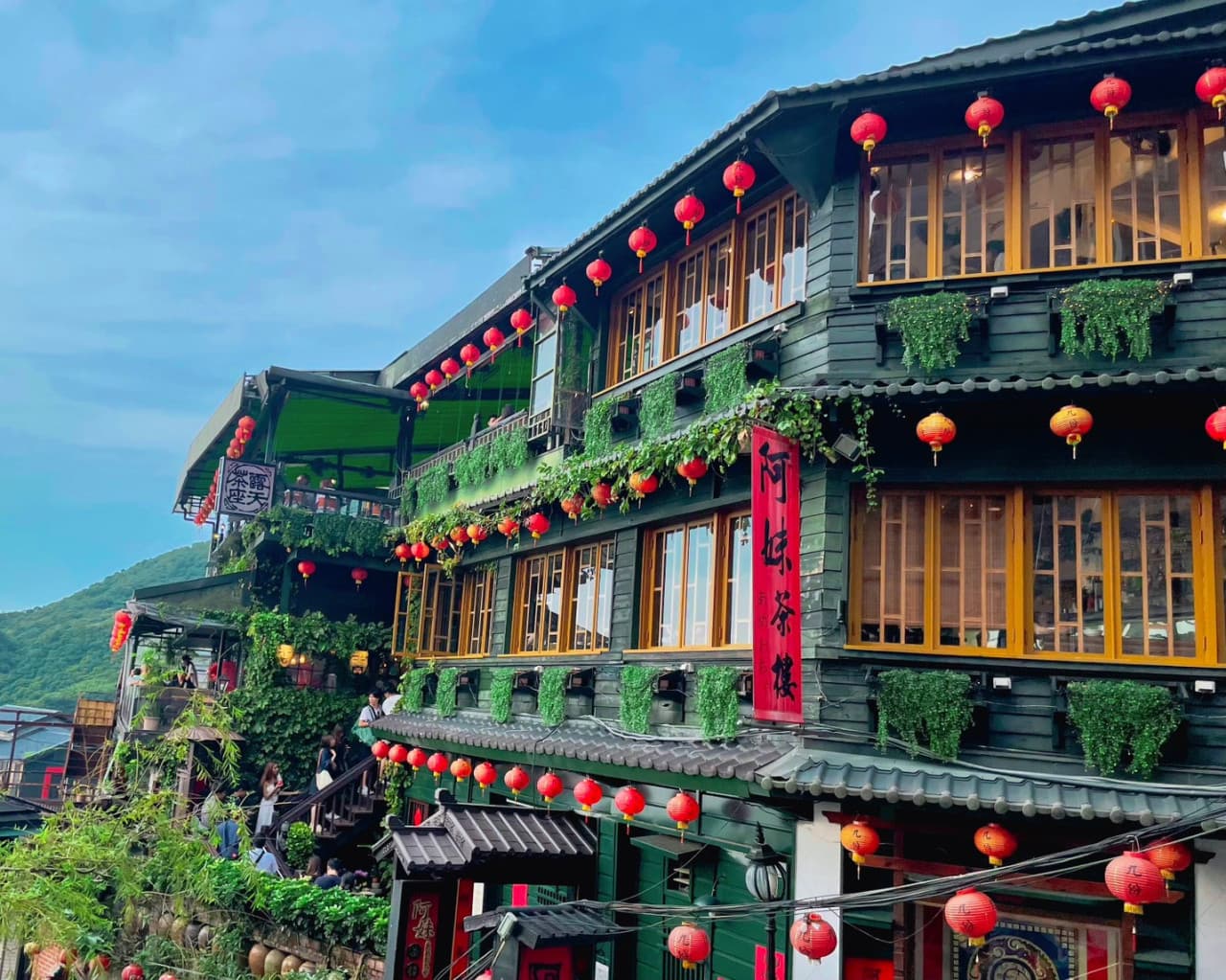 Yehliu, Jiufen, and Shifen Full-Day Tour from Taipei - image 6