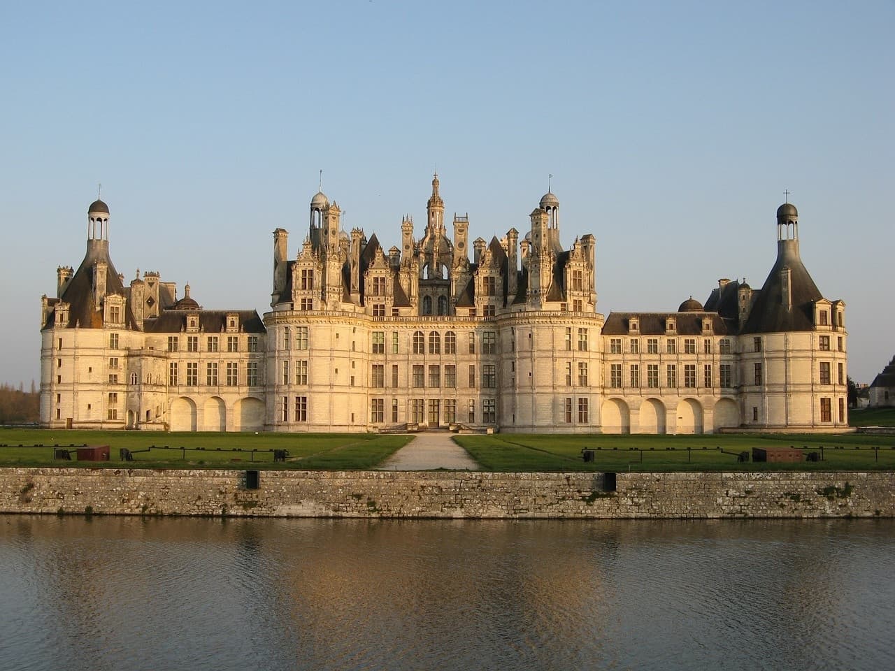 Loire Valley Tour from Paris: Chambord, Chenonceau, and Cheverny Castles - imagen principal