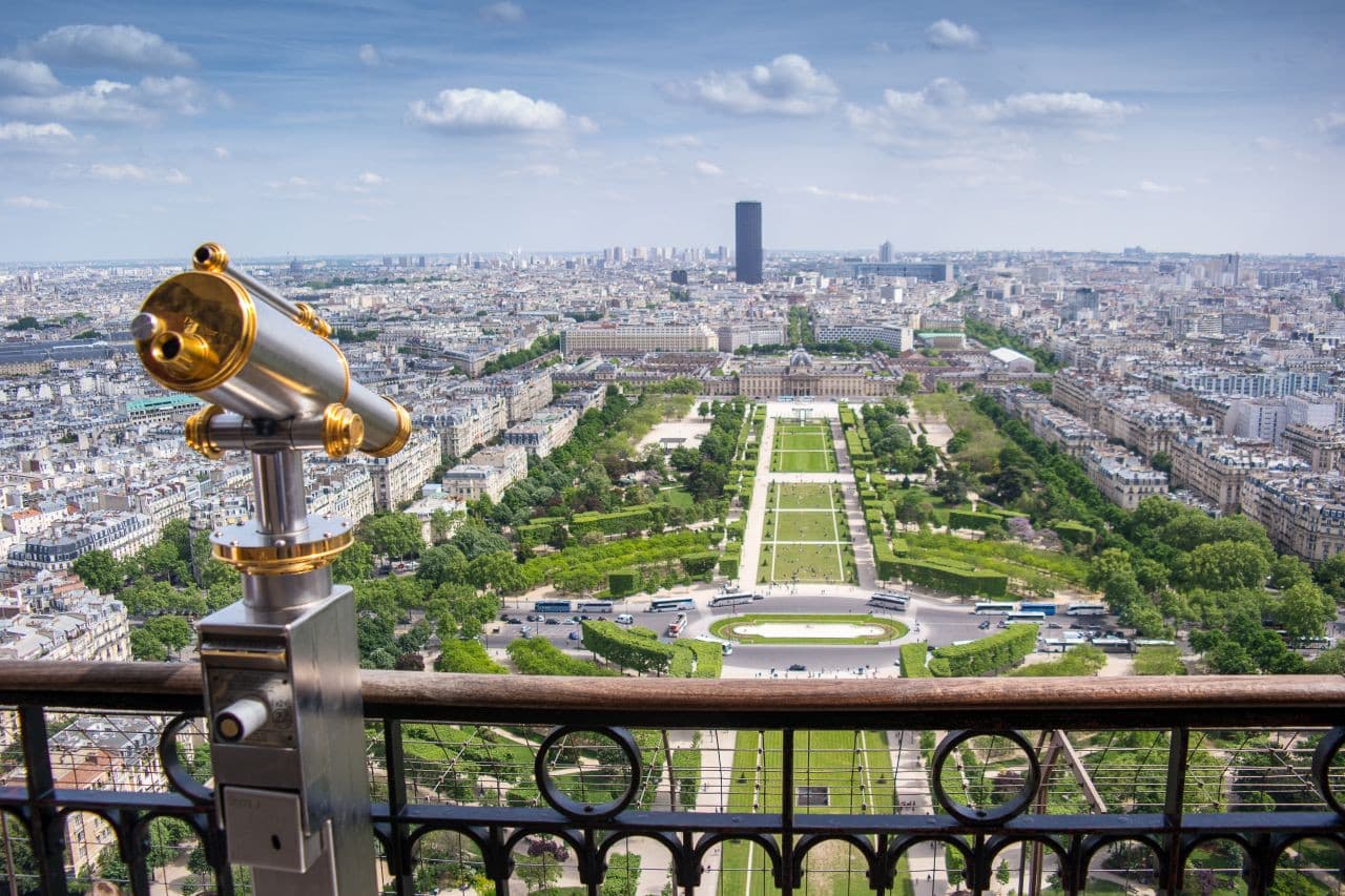 Paris Illuminations Night Bus Tour and Eiffel Tower Reserved Access - image 13