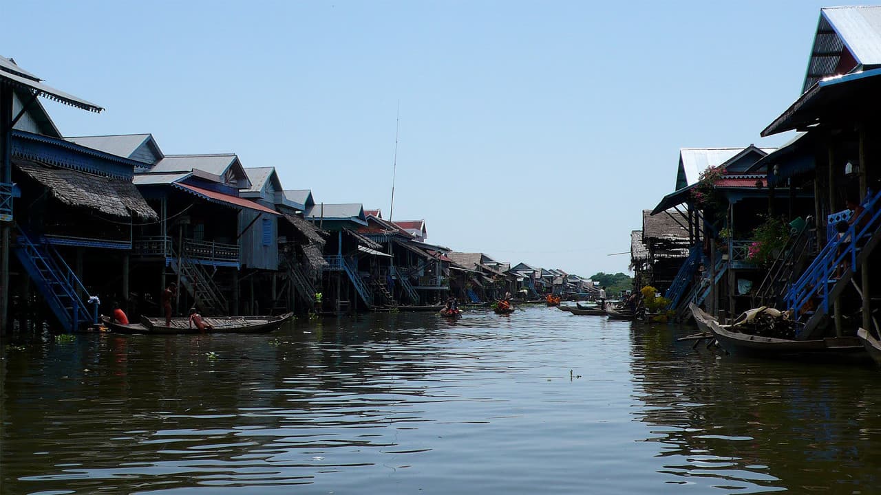 Roluos Temples and Kampong Phluk Floating Village Tour - image 4