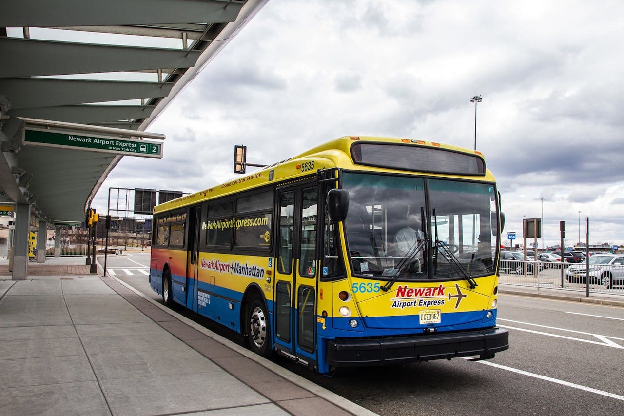 Manhattan: Bus Transfer from/to Newark Airport - main image