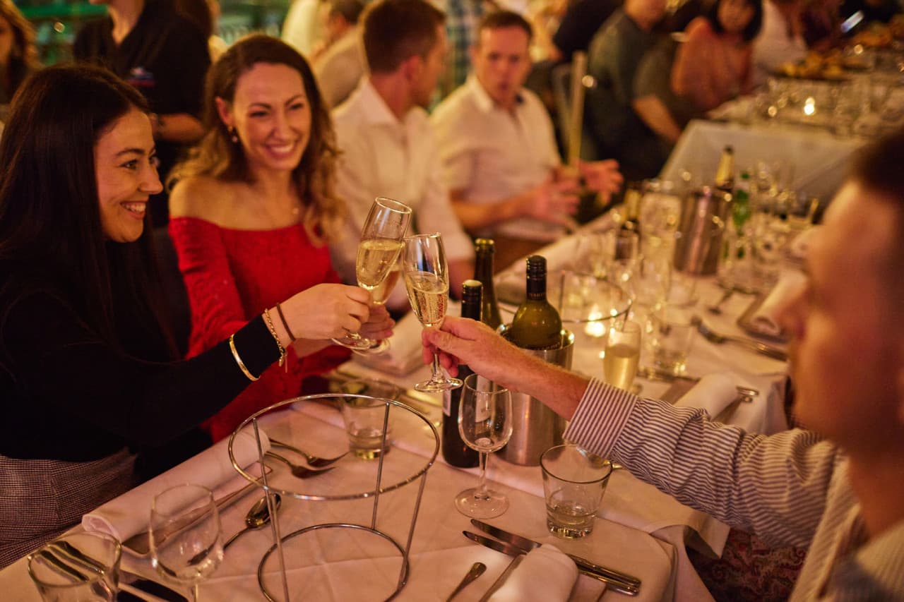 Sydney Harbour Showboat Dinner Cruise - imagen 7
