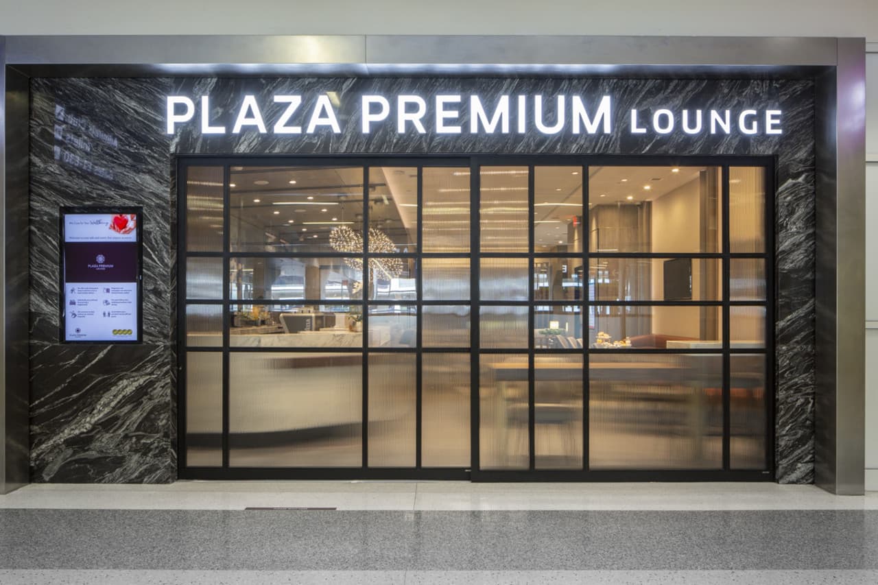 Plaza Premium Lounge - Dallas Fort Worth International Airport Terminal E - image 9
