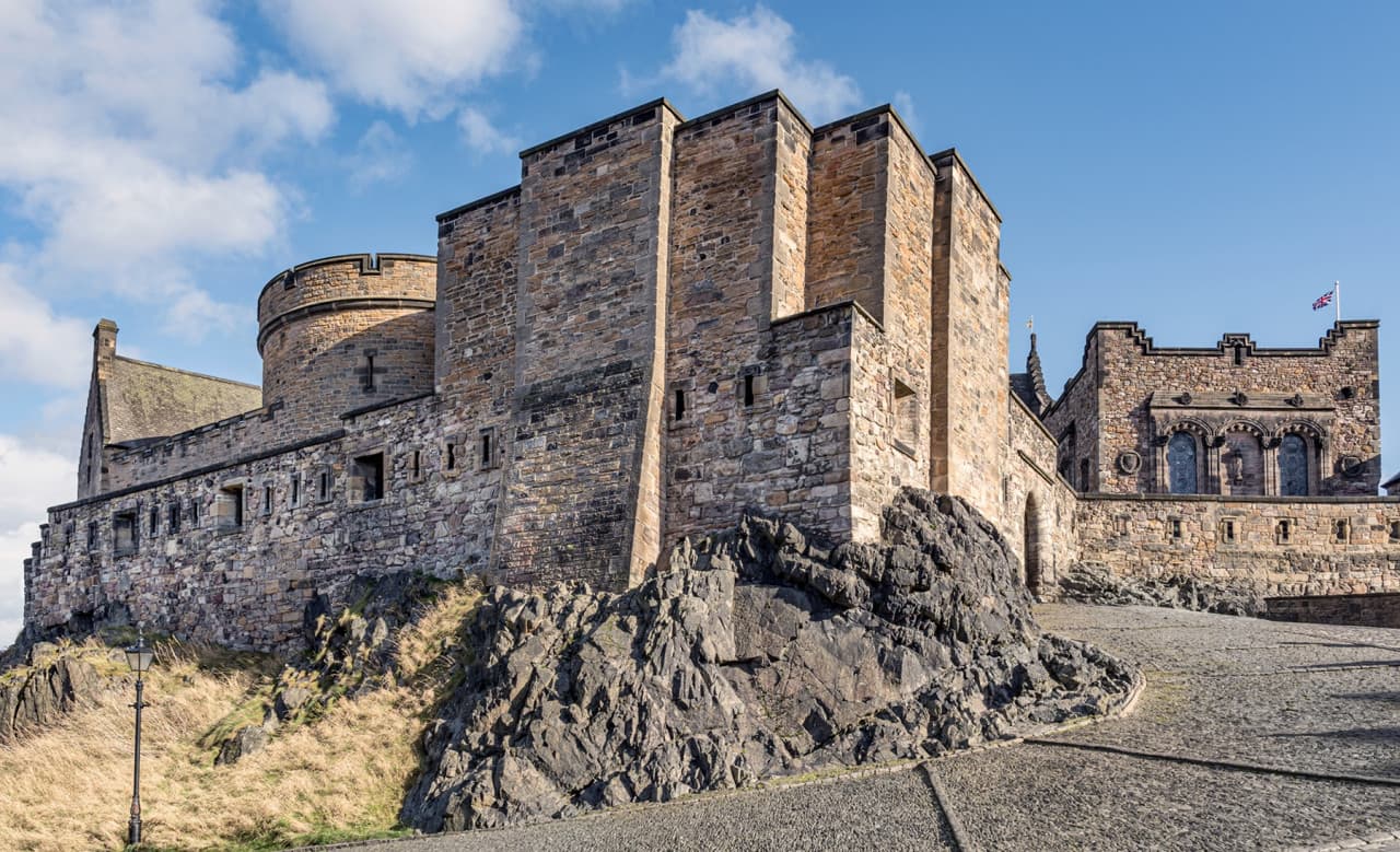 Edinburgh Castle Guided Tour with English-Speaking Guide & Entry - image 5