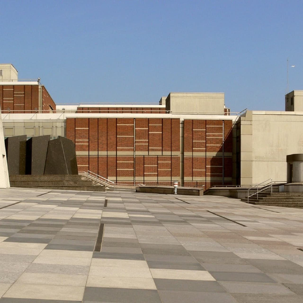 Museum of Decorative Arts (Kunstgewerbemuseum): Skip The Line - image 2