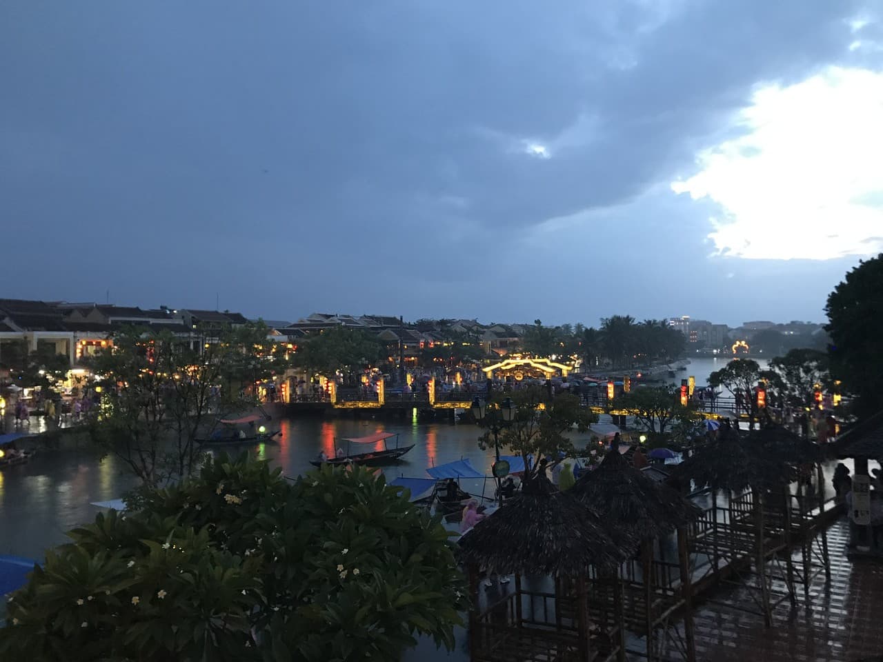 Hoai River Evening Boat Ride with Lantern Experience - image 4