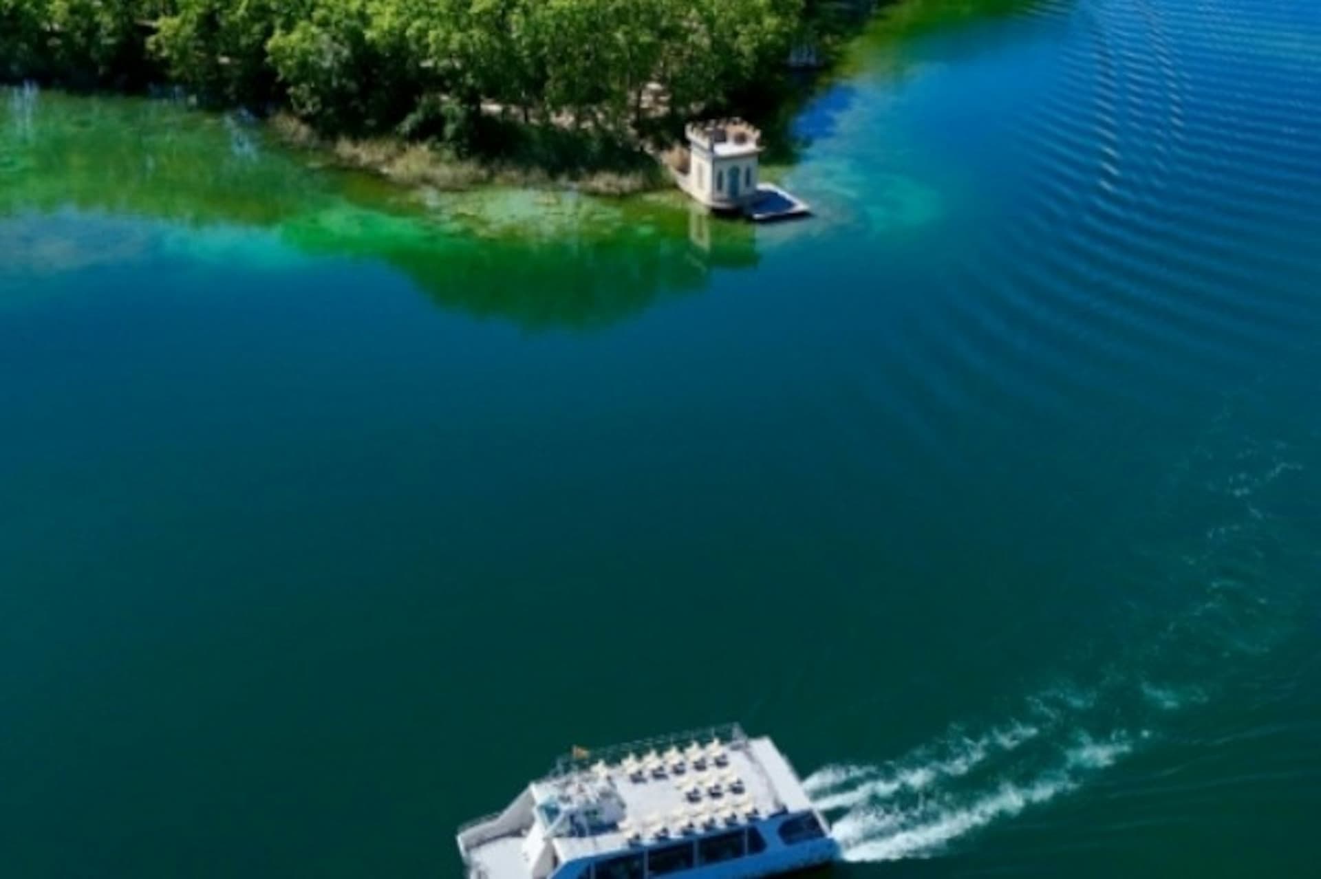 Girona: tour en barco por el lago de Banyoles - imagen 5
