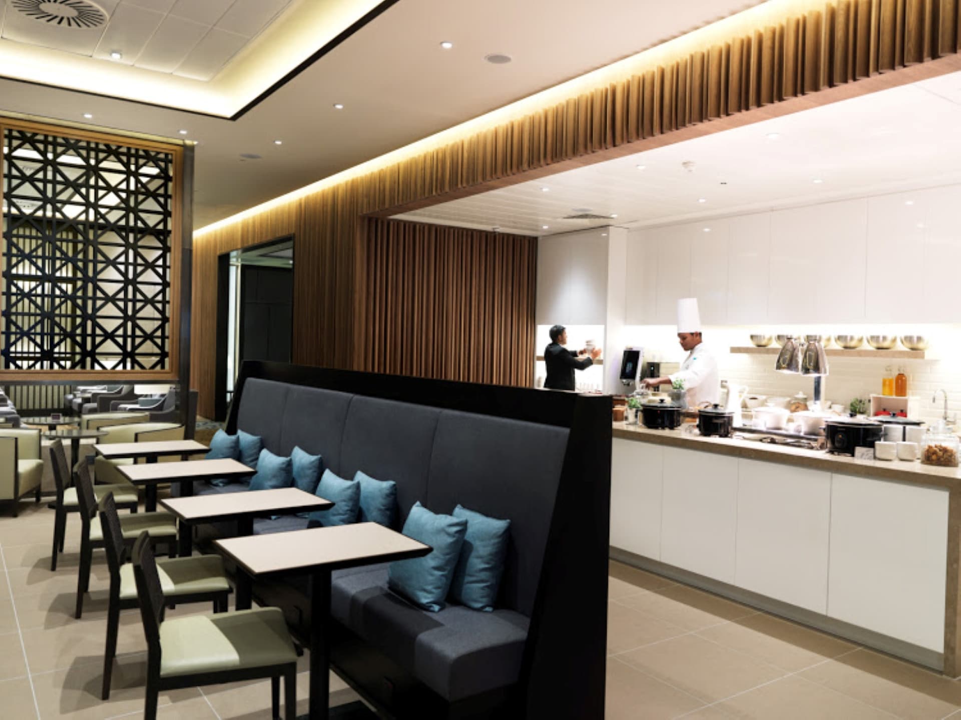 Plaza Premium Lounge - London Heathrow Airport Terminal 2 - image 4