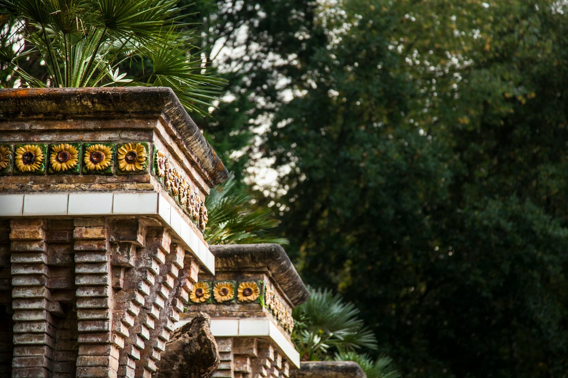 Gaudí's El Capricho Ticket with Audio Guide - image 5