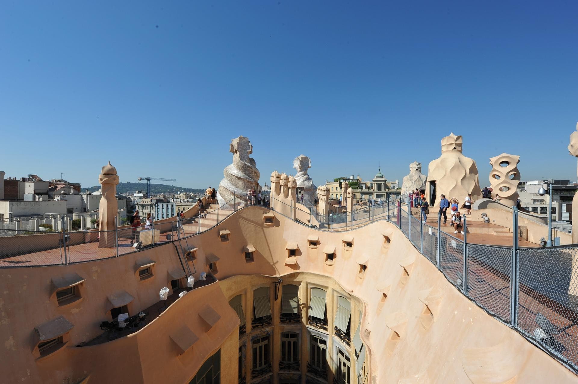Barcelona Highlights: Sagrada Familia and Gaudi Houses Guided Tour in English, Mandarin, Korean - image 8