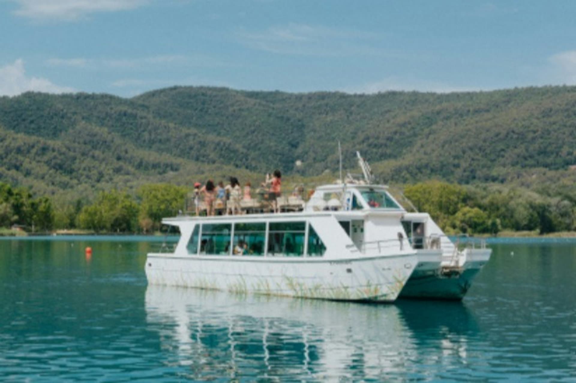 Girona: tour en barco por el lago de Banyoles - imagen 2