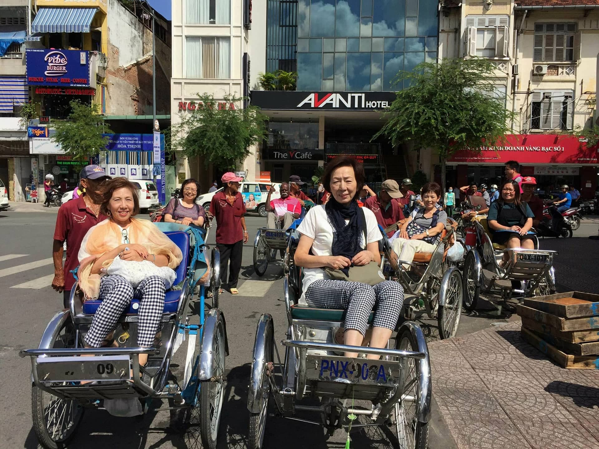 Chef Vu Cooking Class with Market Tour and Cyclo Ride - 이미지 2