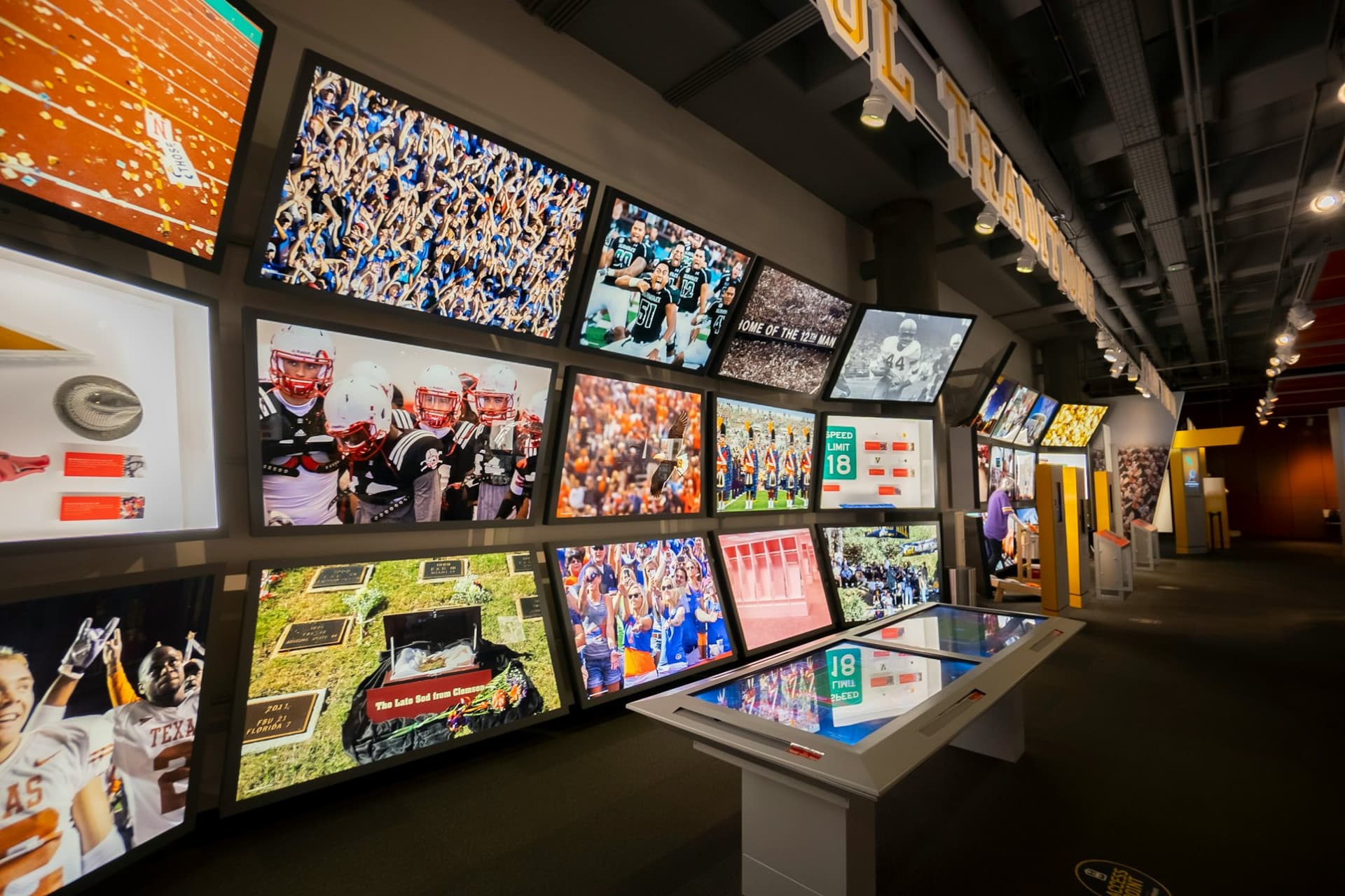 Entrada al College Football Hall of Fame - imagen 4
