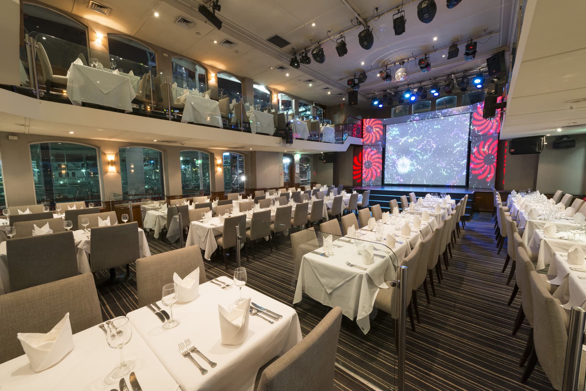 Sydney Harbour Showboat Dinner Cruise - imagen 9