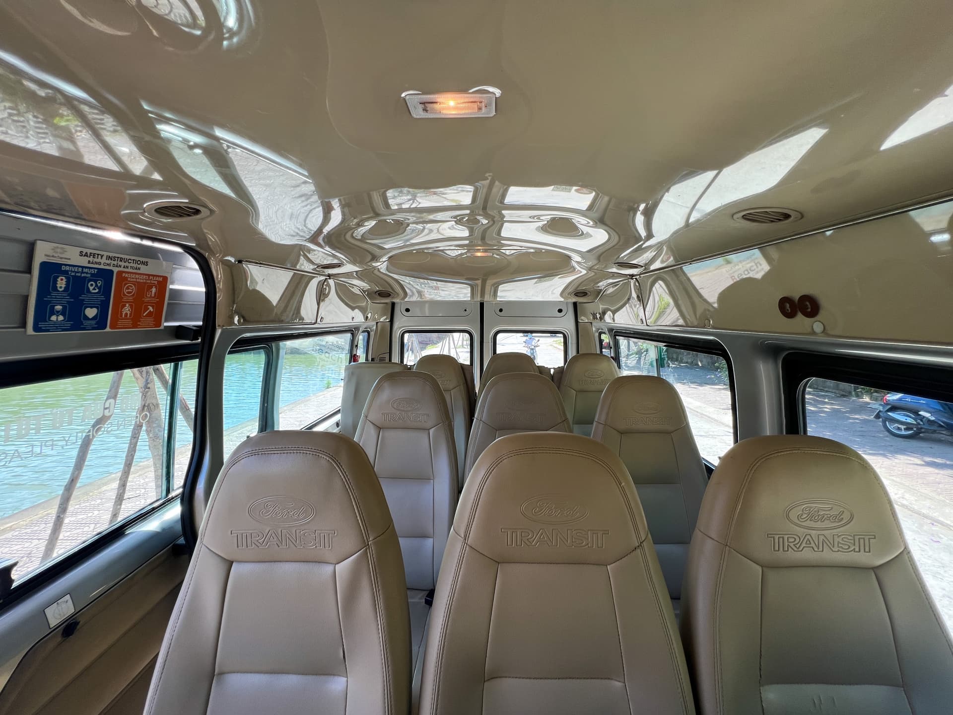 Shuttle Bus Transfers between Da Nang Airport and Hoi An City Centre - imagen 2
