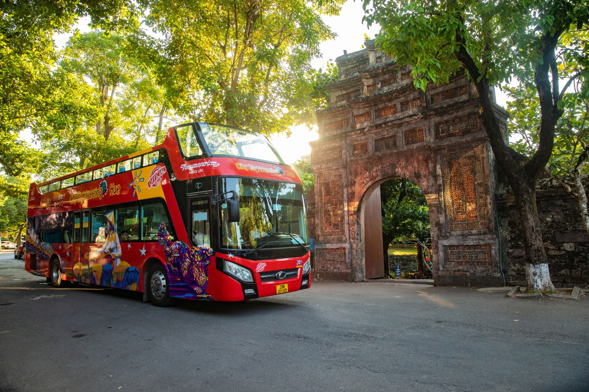 Tour en autobús City Sightseeing Hue Hop-on Hop-off - imagen principal